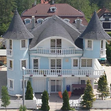 Crystal Es Susanne Panzio Bed & Breakfast Siófok Eksteriør bilde