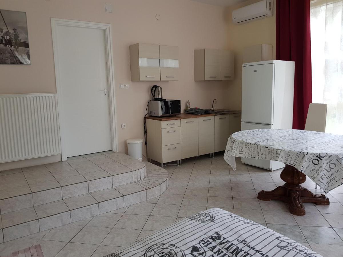 Crystal Es Susanne Panzio Bed & Breakfast Siófok Eksteriør bilde