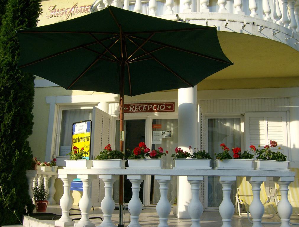 Crystal Es Susanne Panzio Bed & Breakfast Siófok Eksteriør bilde