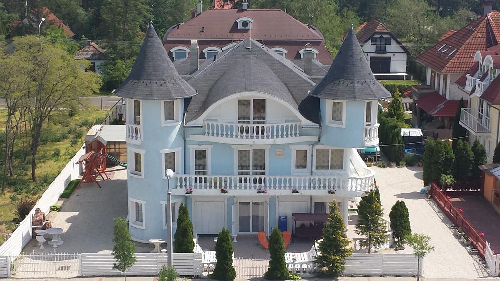 Crystal Es Susanne Panzio Bed & Breakfast Siófok Eksteriør bilde