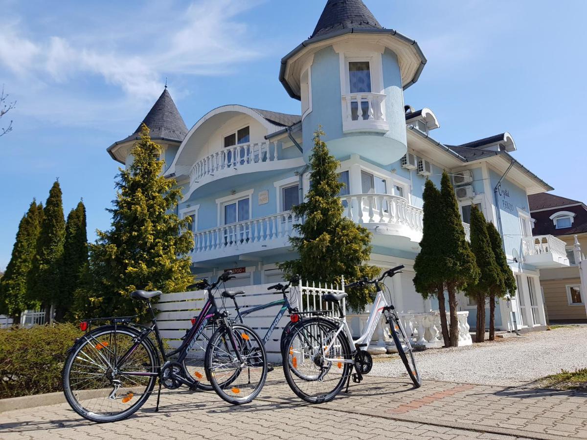Crystal Es Susanne Panzio Bed & Breakfast Siófok Eksteriør bilde