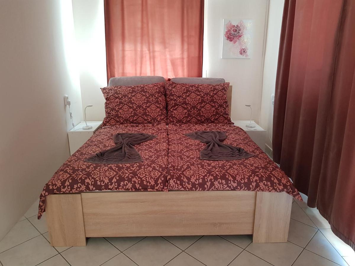 Crystal Es Susanne Panzio Bed & Breakfast Siófok Eksteriør bilde