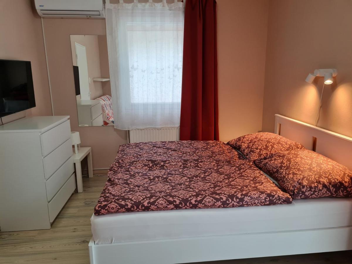 Crystal Es Susanne Panzio Bed & Breakfast Siófok Eksteriør bilde