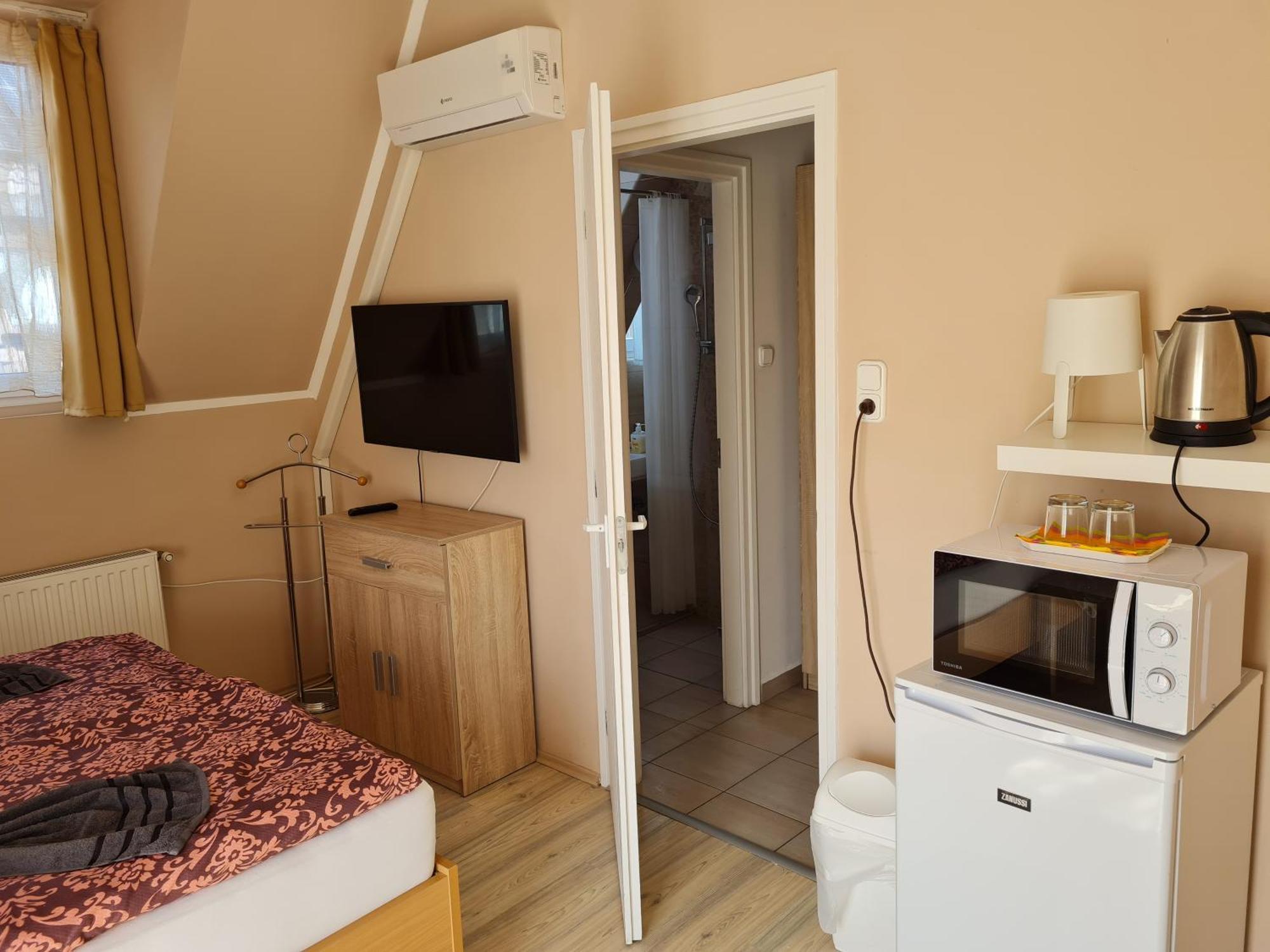 Crystal Es Susanne Panzio Bed & Breakfast Siófok Eksteriør bilde