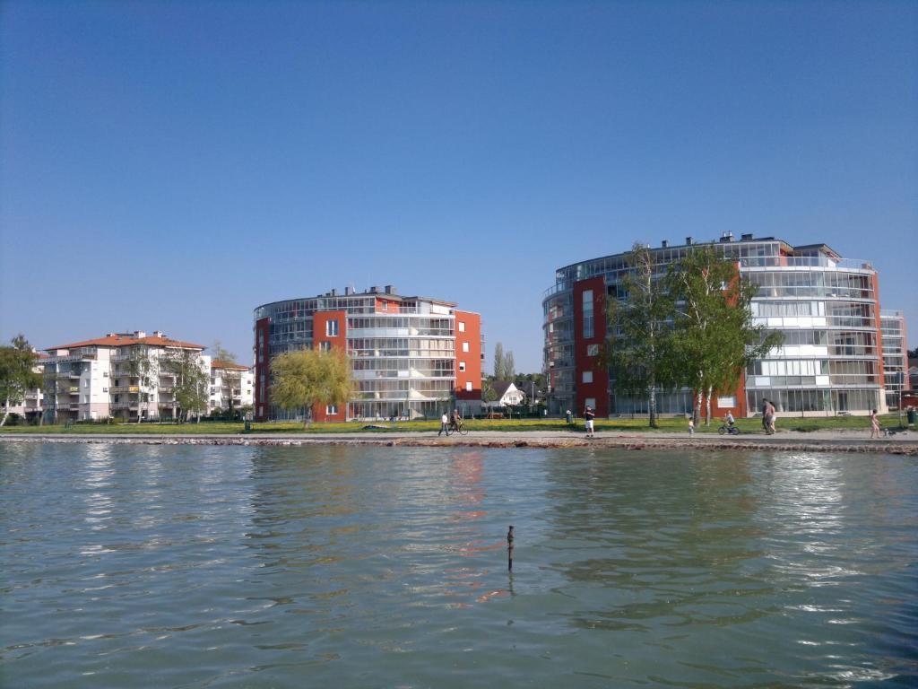 Crystal Es Susanne Panzio Bed & Breakfast Siófok Eksteriør bilde