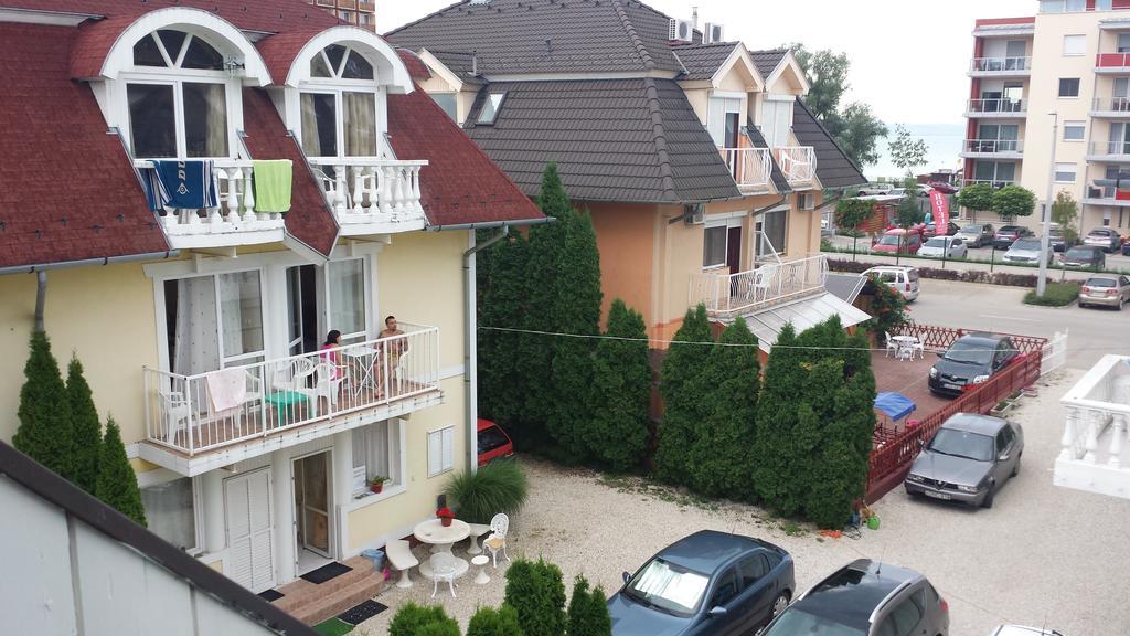 Crystal Es Susanne Panzio Bed & Breakfast Siófok Eksteriør bilde
